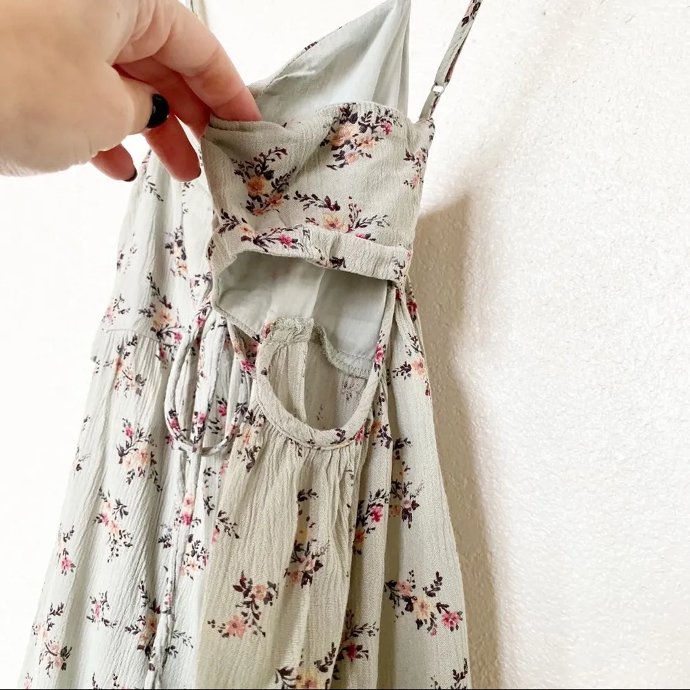 American Eagle Floral Print Cut Out Side Tank Size Medium - Image 7