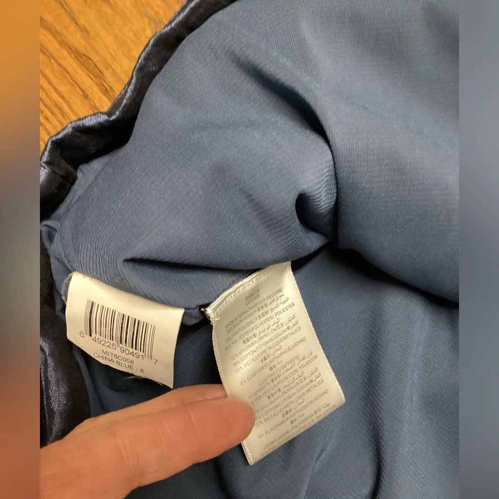 BCBGMaxaZria dress. Size 8 - Image 10