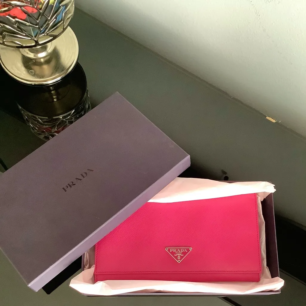 NICE PRADA SAFIANO LEATHER WALLET 🌷🌷🌷 - Image 16