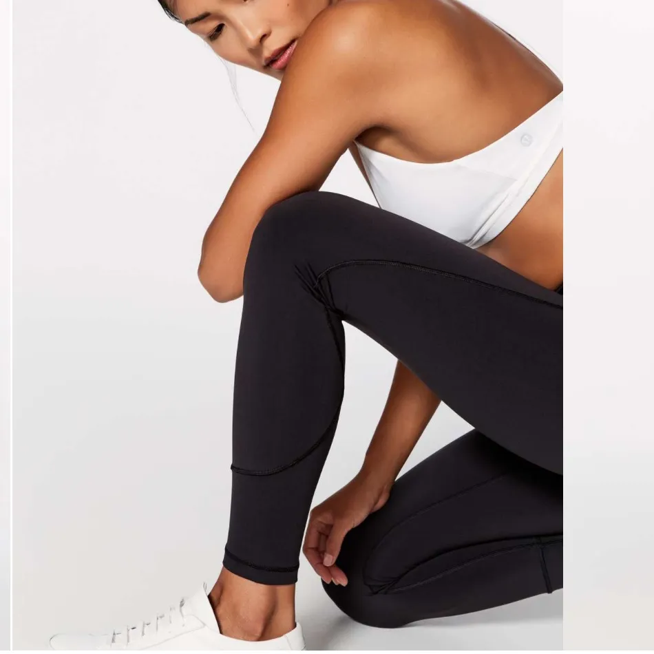 Lululemon In Movement 7/8 Tight *Everlux 25"
Black 6 - Image 4