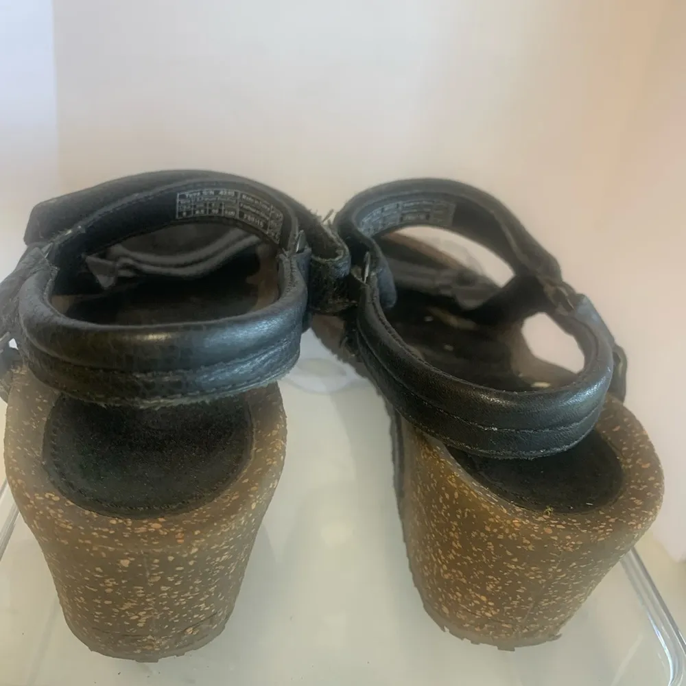 Teva Ysidro Black Leather Wedge Slingback Size 8 Sandal.          2008 - Image 5