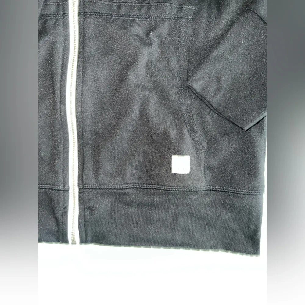 Vuori Womens Halo Performance Hoodie 2.0 Dreamknit Medium Gray Zipup Sweatshirt - Image 2