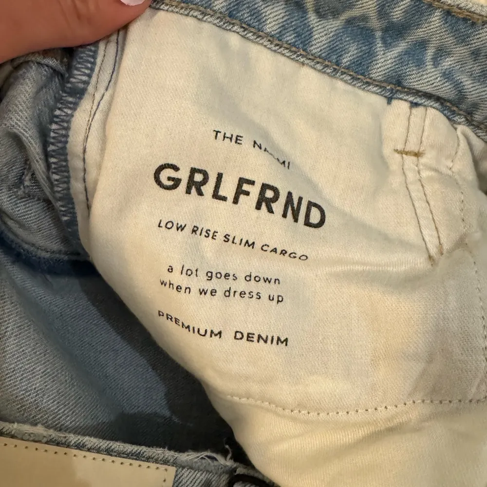 GRLFRND Naomi Low Rise Slim Cargo in Taos jeans - Image 7