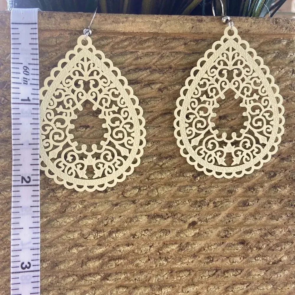 New pale yellow earrings drop dangle geometric pattern earrings lightweight - Image 3