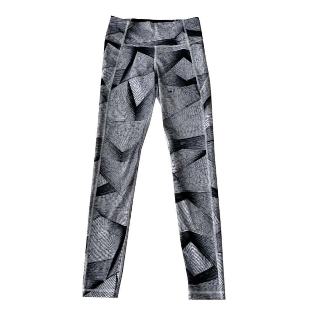 Under Armour‎ B&W Mixed Abstract Print Full Length Leggings - Image 3