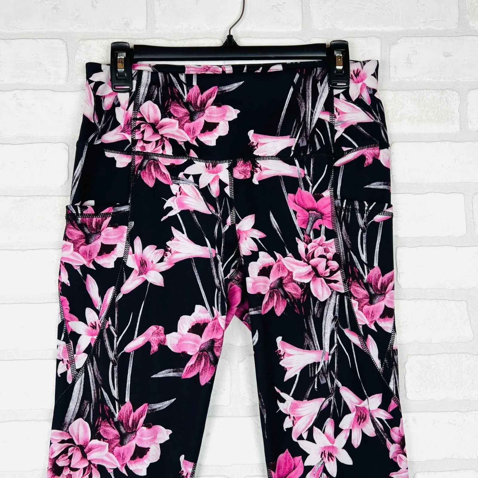 YOGALICIOUS Women's Black Pink Floral Lily Print Active Leggings Size LG Pockets - Image 5