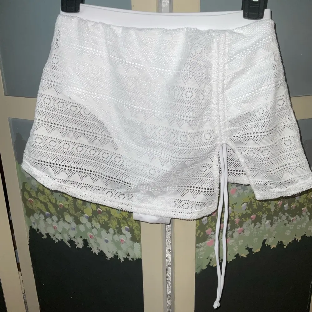 Cupshe White Lace Retro Swim Skirt, new, in original pouch, sold out style - Image 6