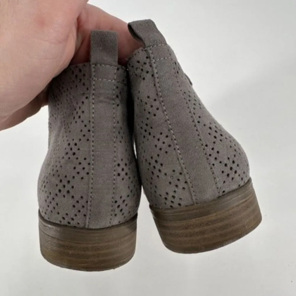 Dr. Scholl’s Gray Faux Suede Ankle‎ Boots Booties Cutout Perforated Size 8M Gray - Image 5
