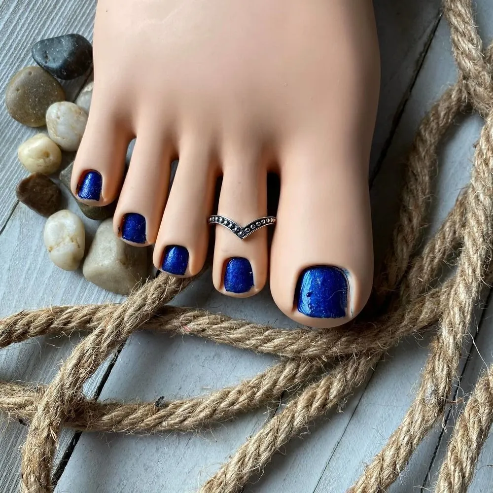 Sterling Silver V Shaped Dotted Toe Ring Black - Image 2