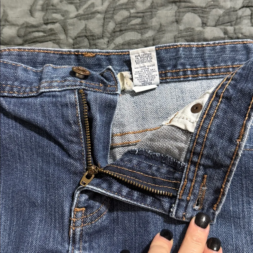 GAP jeans stretch denim mini skirt size 8 fleur de lis back pockets - Image 5