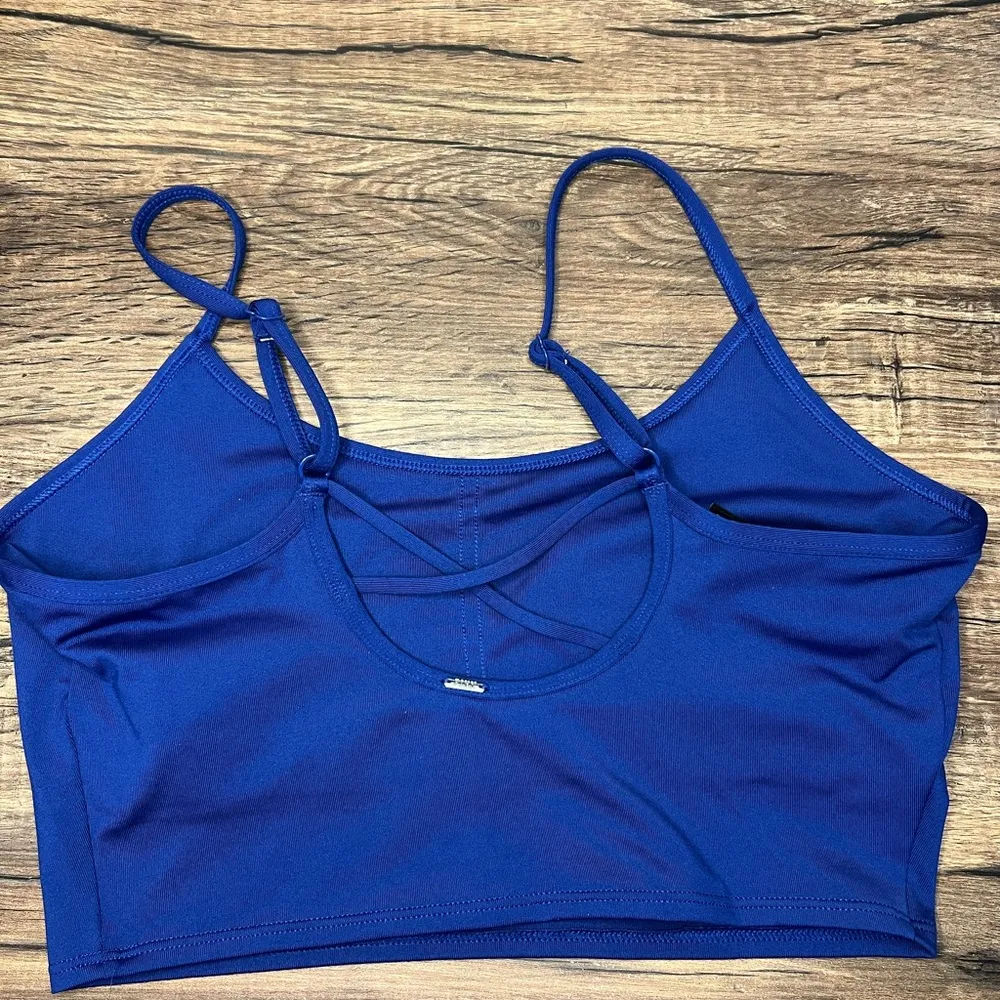 PINK Victoria's Secret MEDIUM Ultimate Lightly Lined Crop Sport Bra - Image 2