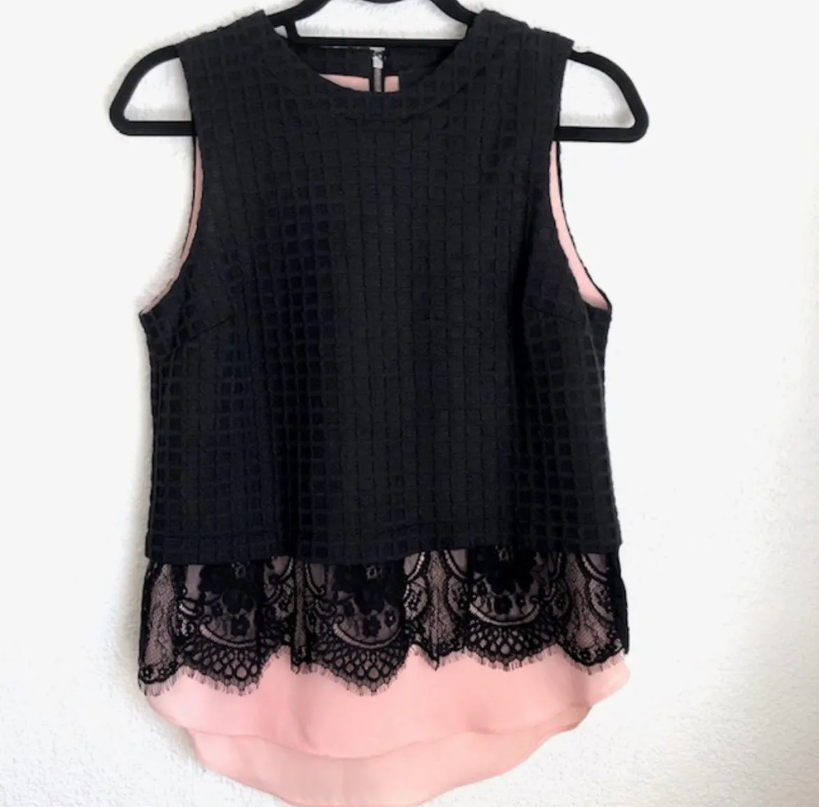 black sleeveless textured top - Image 2