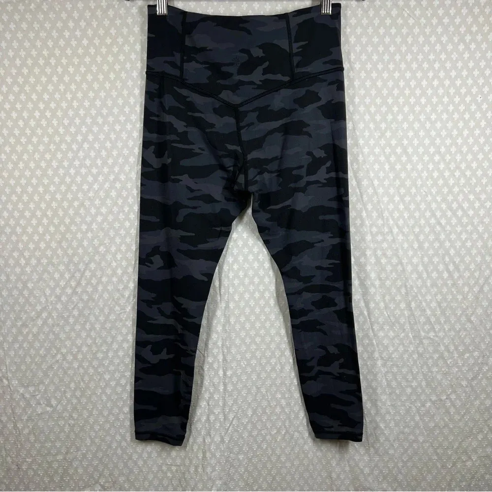Athleta ‎ Black Camo Print Elation 7/8 Leggings - Image 4
