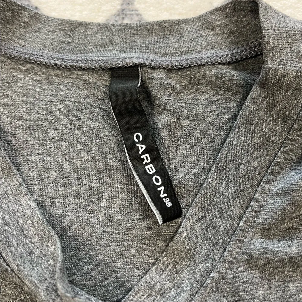 Carbon38 Crop Tank 2.0 in Gray Small - Image 9