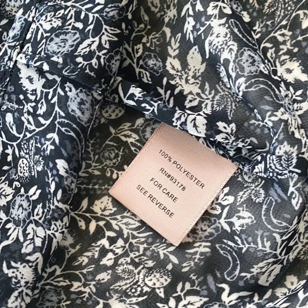 Philosophy Blue floral dressy blouse Size S - Image 8