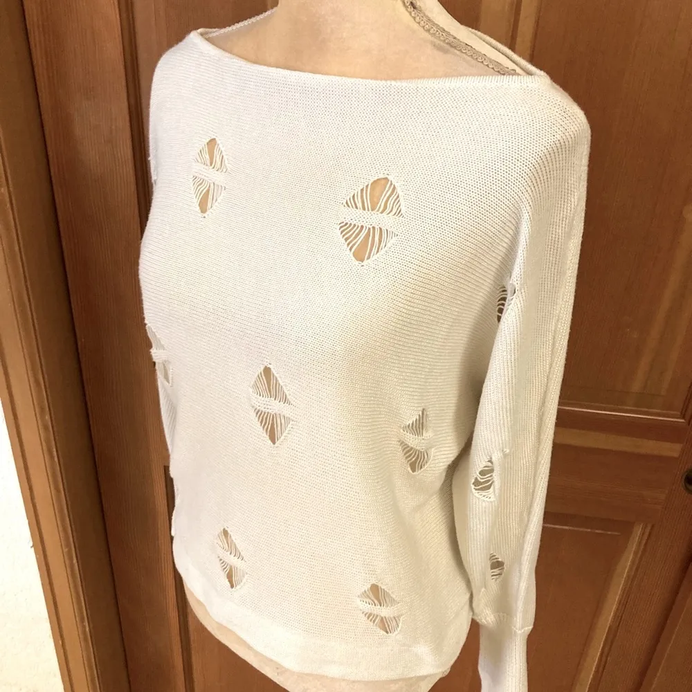 NWT Lavishly Paris Hollow Out Sweater. Size Small - Image 2