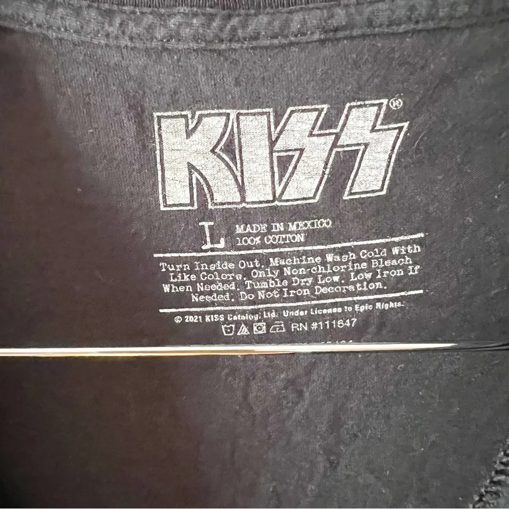 KISS World Tour ‘77 Concert Tee Short Sleeves Split V - Image 3