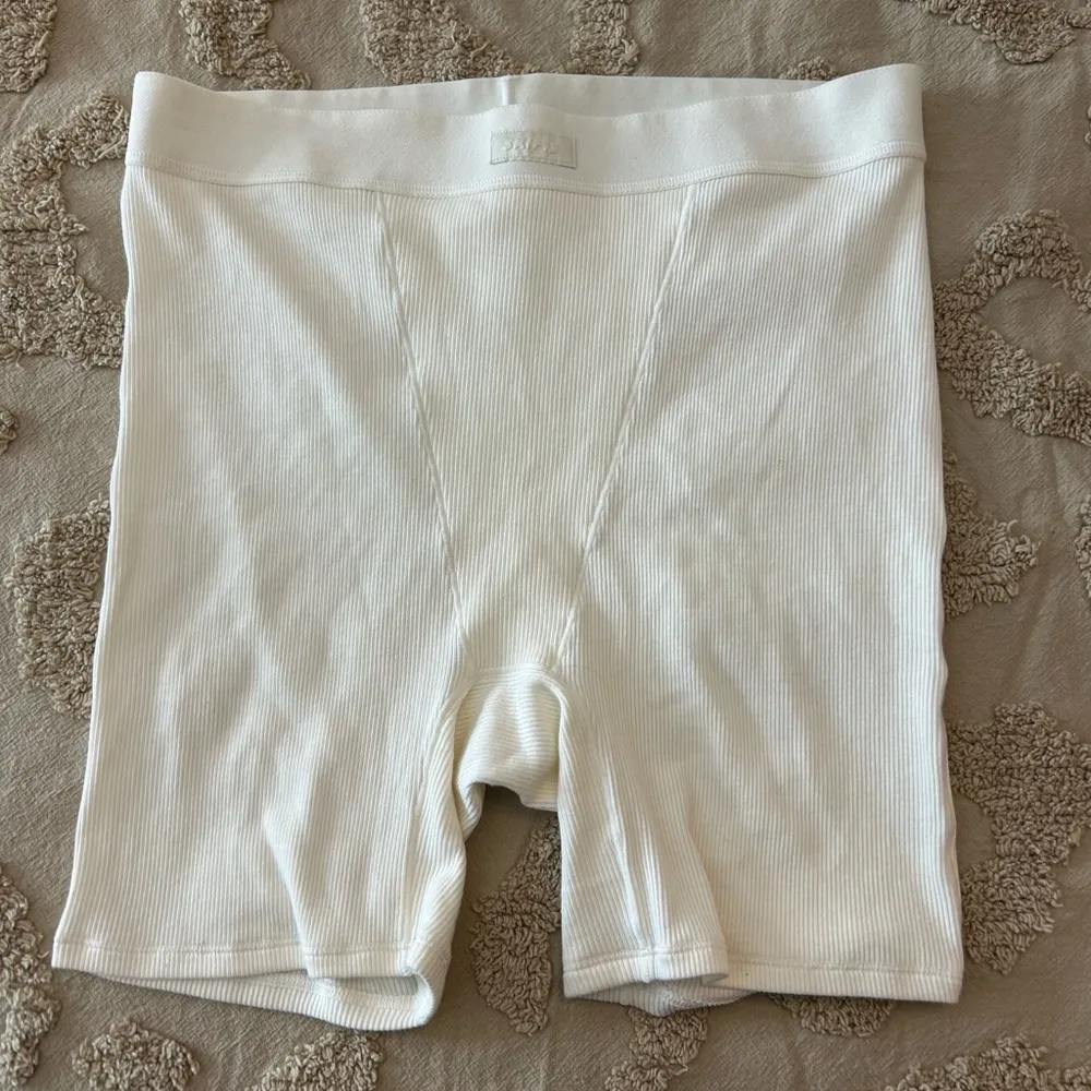 Skims Cotton Rib Boxer - Image 2