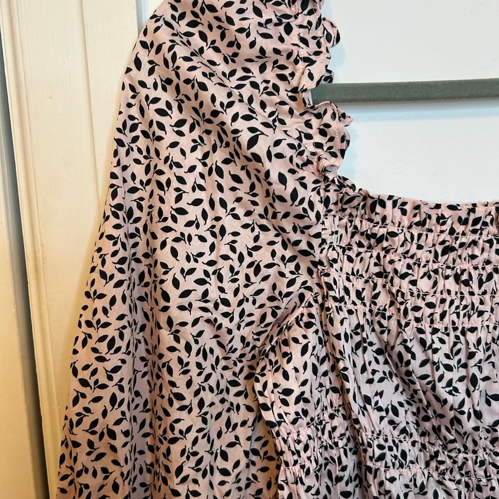 Who What Wear Smocked Balloon Sleeve Ditsy Floral Square Neck Blouse - Image 5