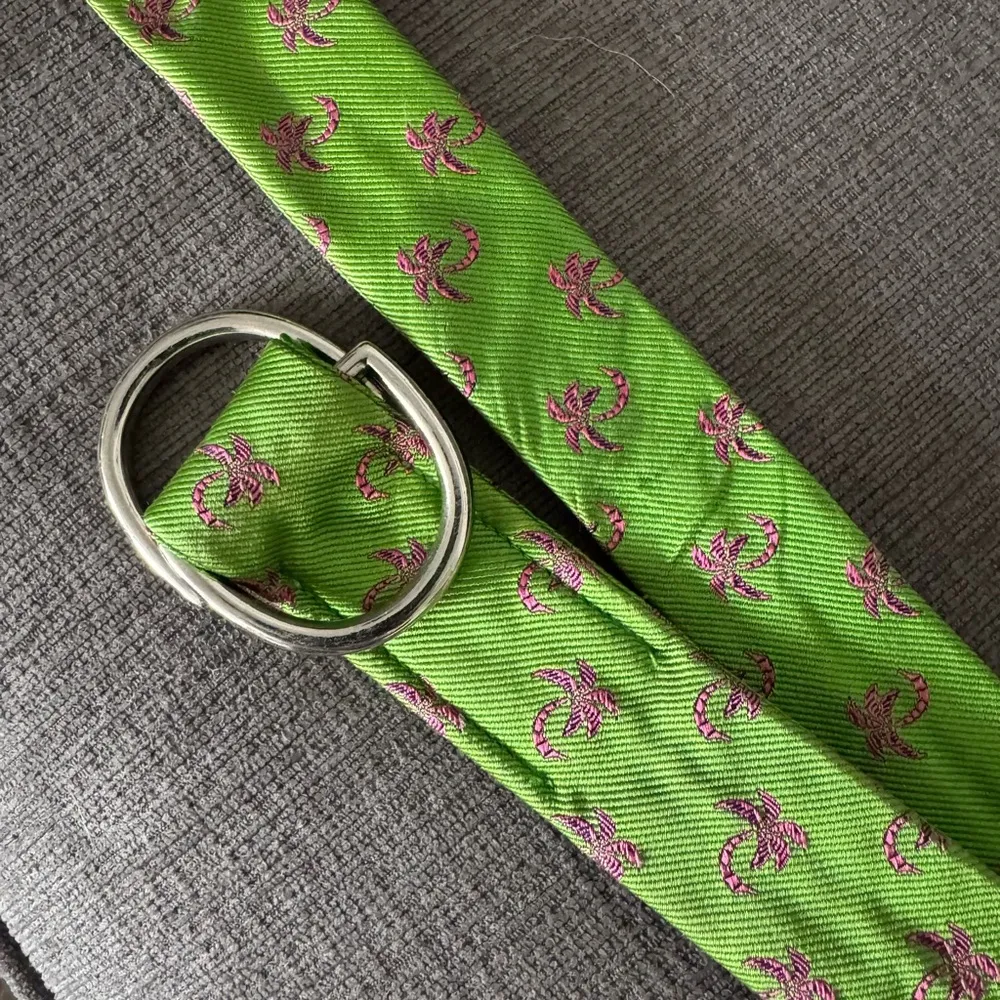 Lilly Pulitzer pink and green palm tree belt - Image 2