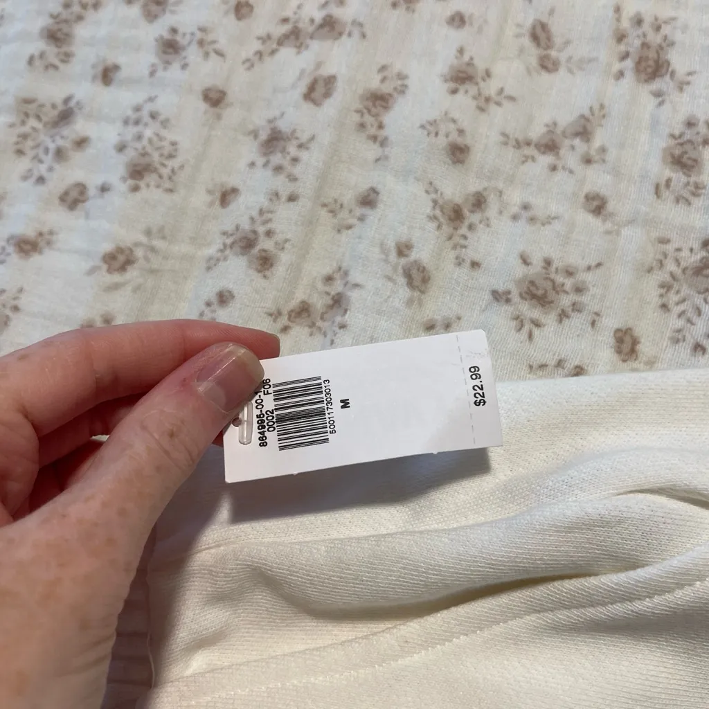 Old Navy White Women's Sweat Shorts - Image 2