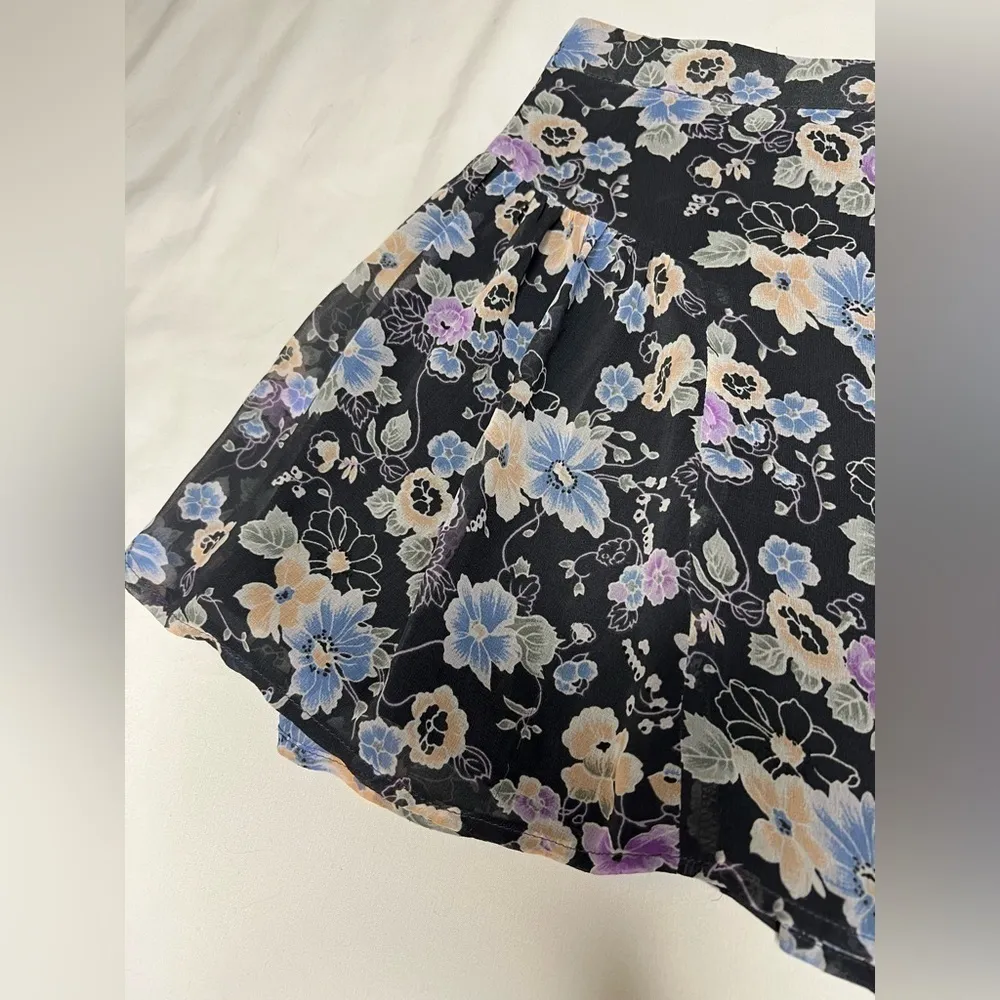 Free People  Navy Blue Flowy Floral Shorts 6 - Image 3