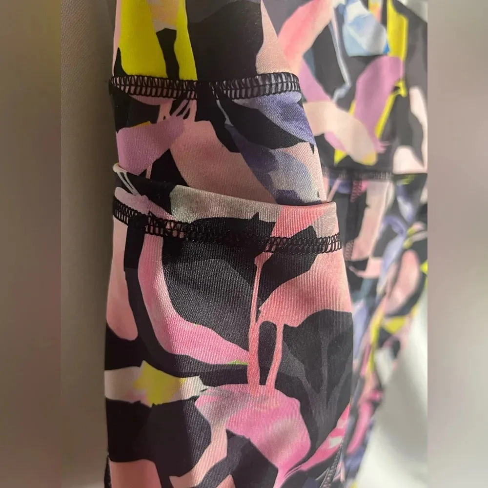 BEBE Multicolor Print Logo Women's Size M w/Pockets Leggings Yoga Pants - Image 3