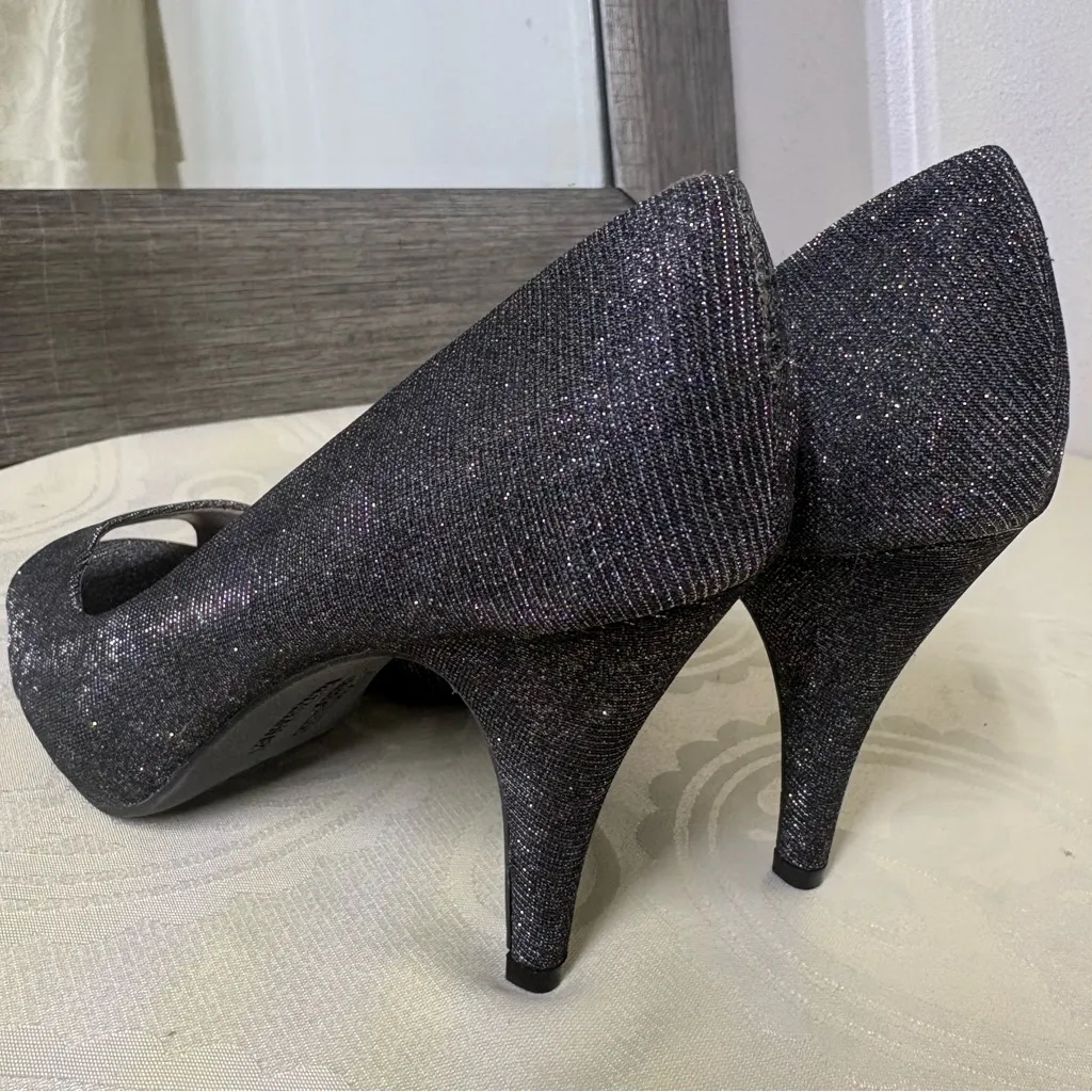 Chic Silver Glitter Heels Size 8 - Image 10