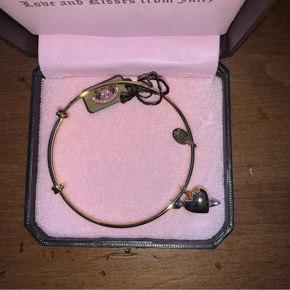 Retro Juicy Couture Pam & Gela Gold Puffy Heart and Arrow Wish Bangle Bracelet - Image 4