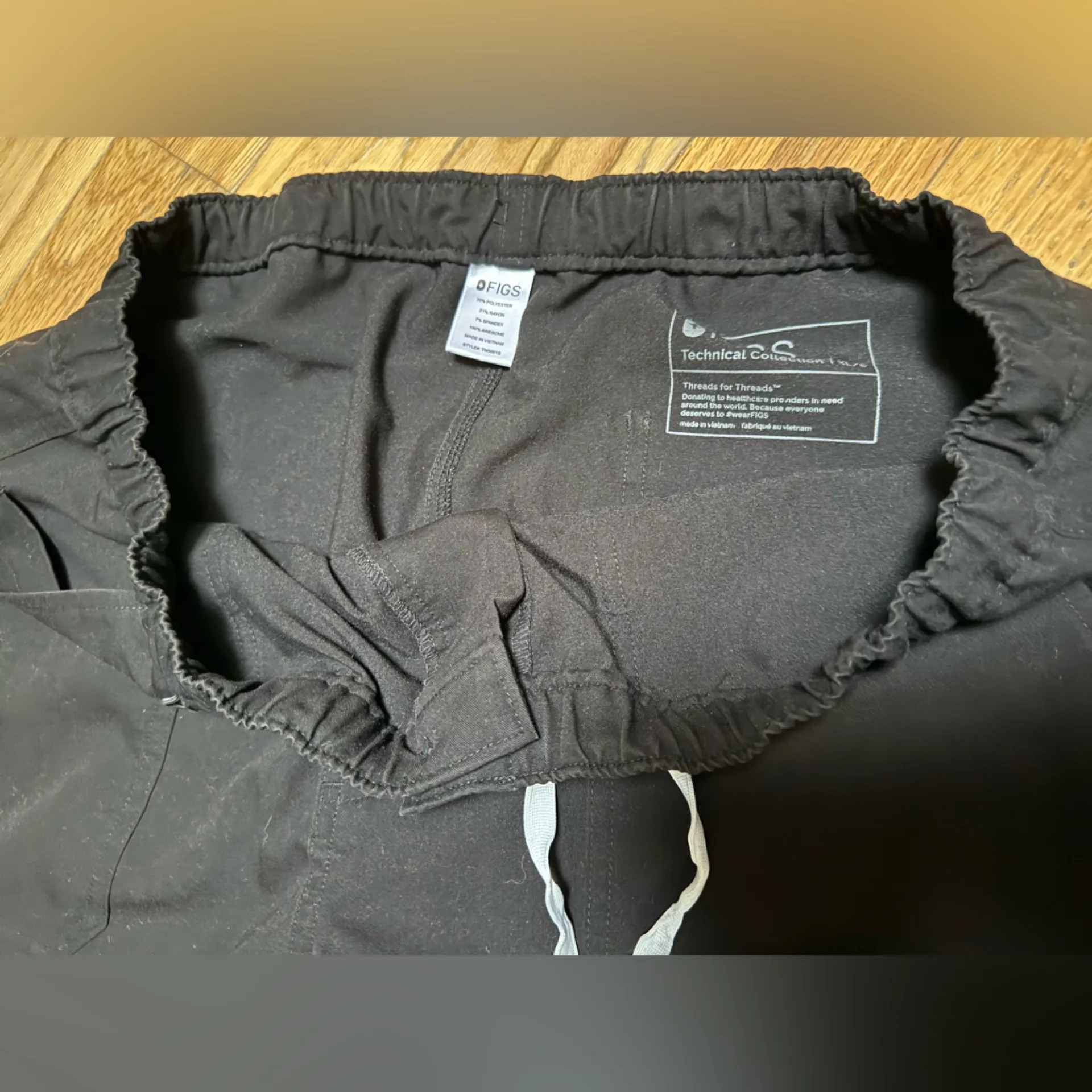 Figs Women's Scrubs Black Cargo Pants - Image 5