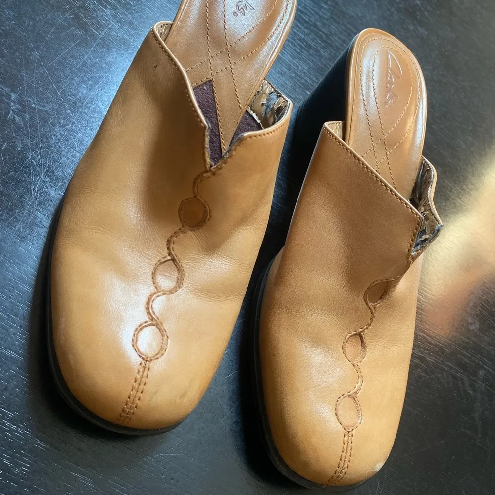 vintage leather heeled clogs - Image 4