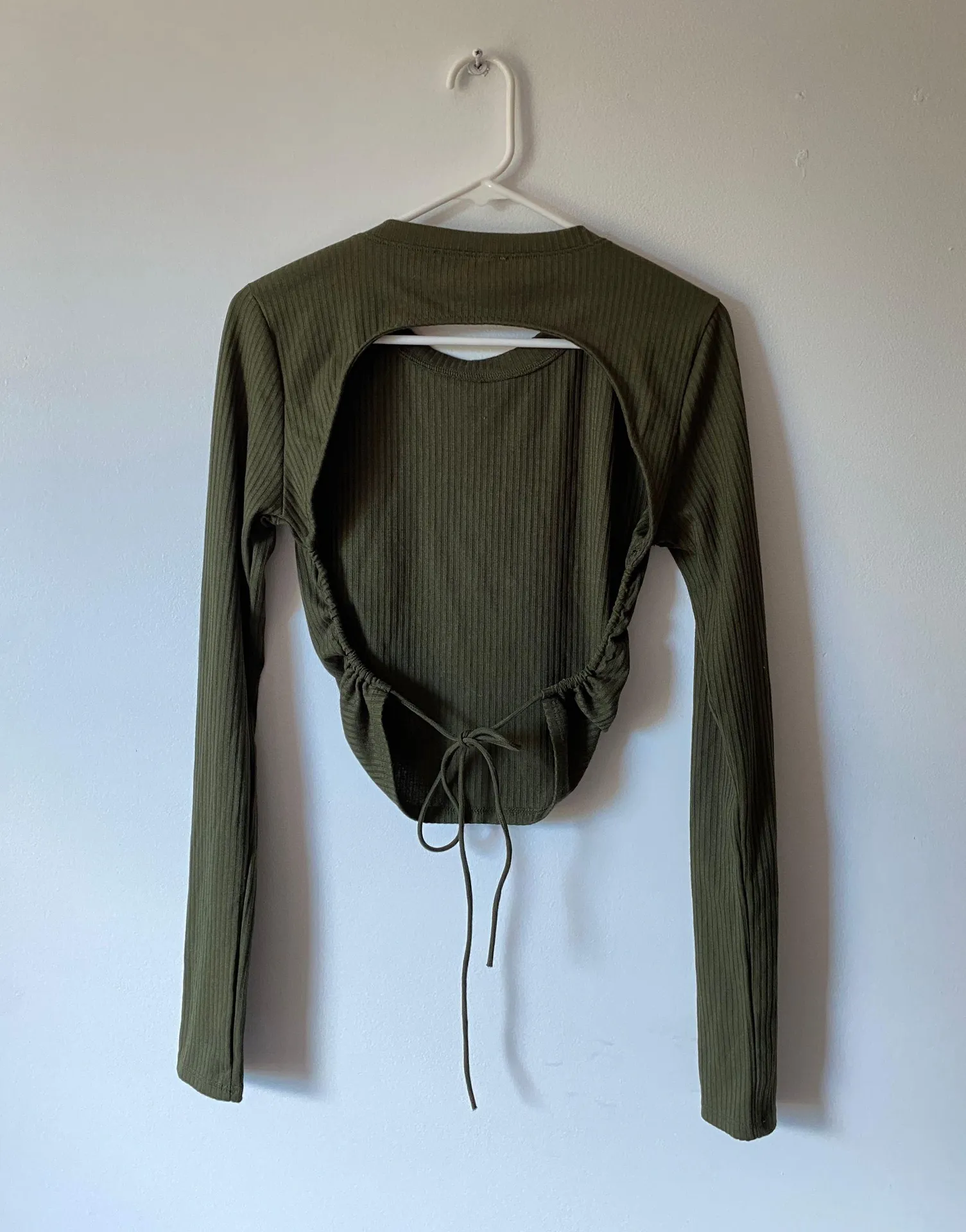 olive green/ army green long sleeve backless crop top Size L - Image 4
