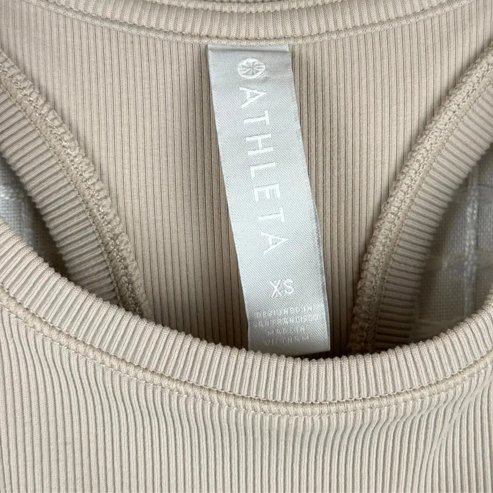 NWOT Athleta Taupe Cropped Ribbed Racerback Tank Top Minimalistic Women XS - Image 2