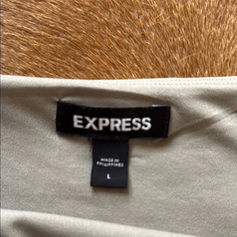 Elegant Silver Women's Top - Image 3