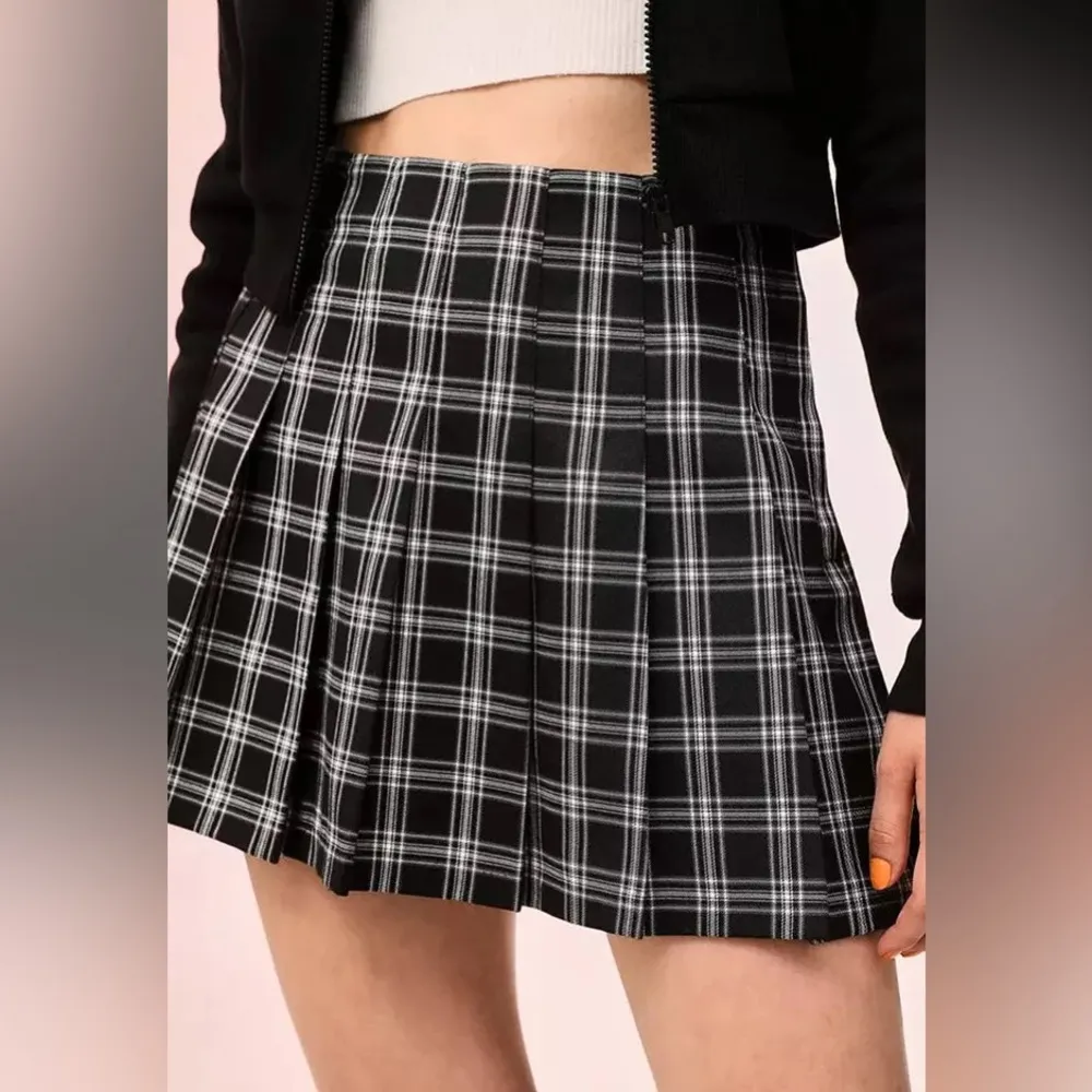 H&M Skirt Divided Black Plaid Mini Tartan Academia Pleated Skater Retro Size 0 - Image 2