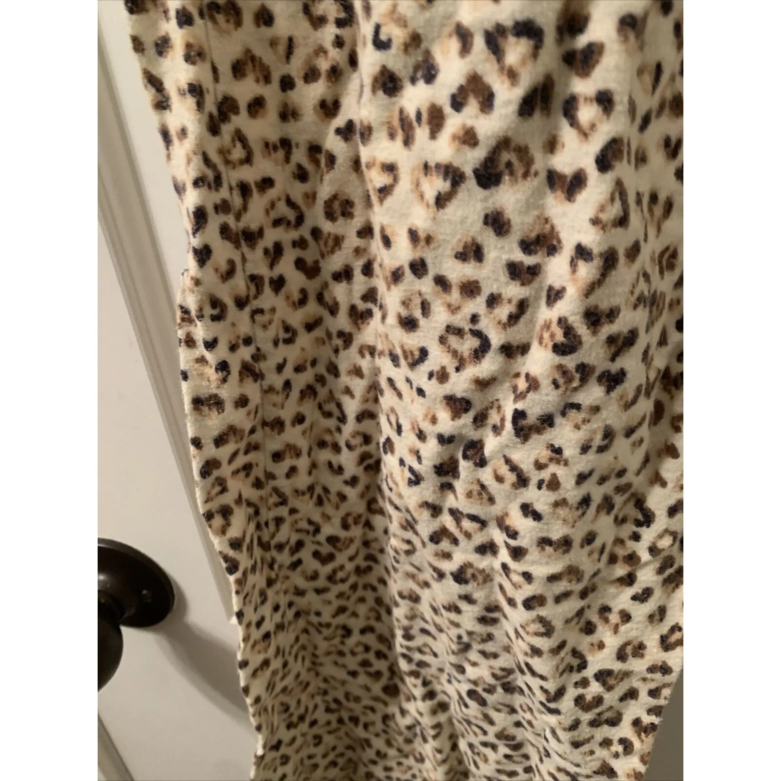Meg and Lily Women's Leopard Print 2 Piece Pajama Pant Set Shirt & Pants Size L - Image 10