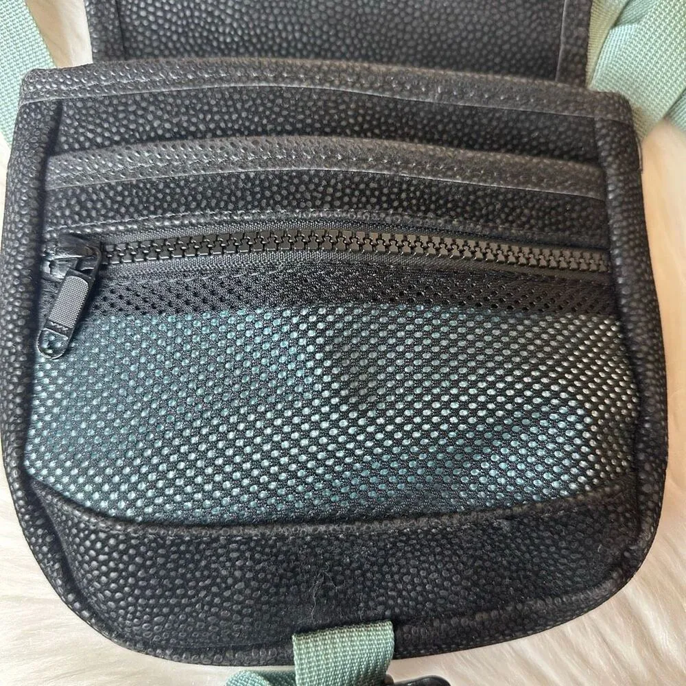 Haiku Small Crossbody Bag Black - Image 5