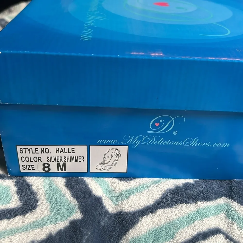 My Delicious Shoes Sliver Sparkly Heels Silver Size 8 - Image 7