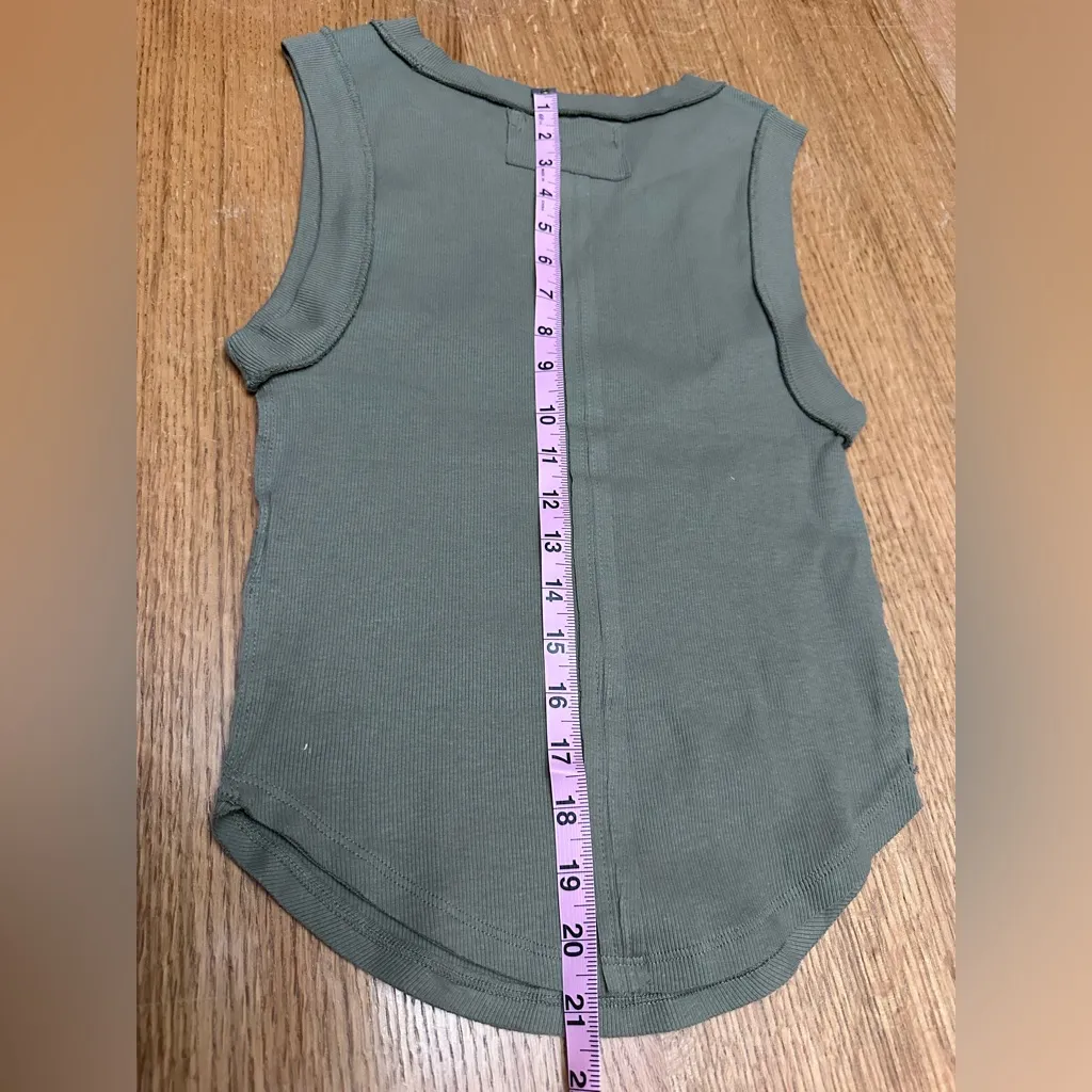 We The Free People NWOT Kate Tank green sz Medium 13" ptp - Image 7