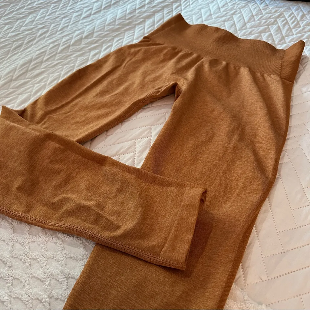 2-Piece Active Leggings Bundle Old Navy XS Olive + NVGTN Seamless Leggings S - Image 10