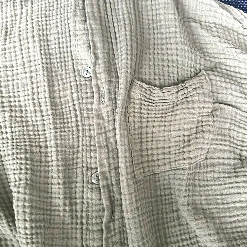 Kona Sol swim coverup shirt - Image 2