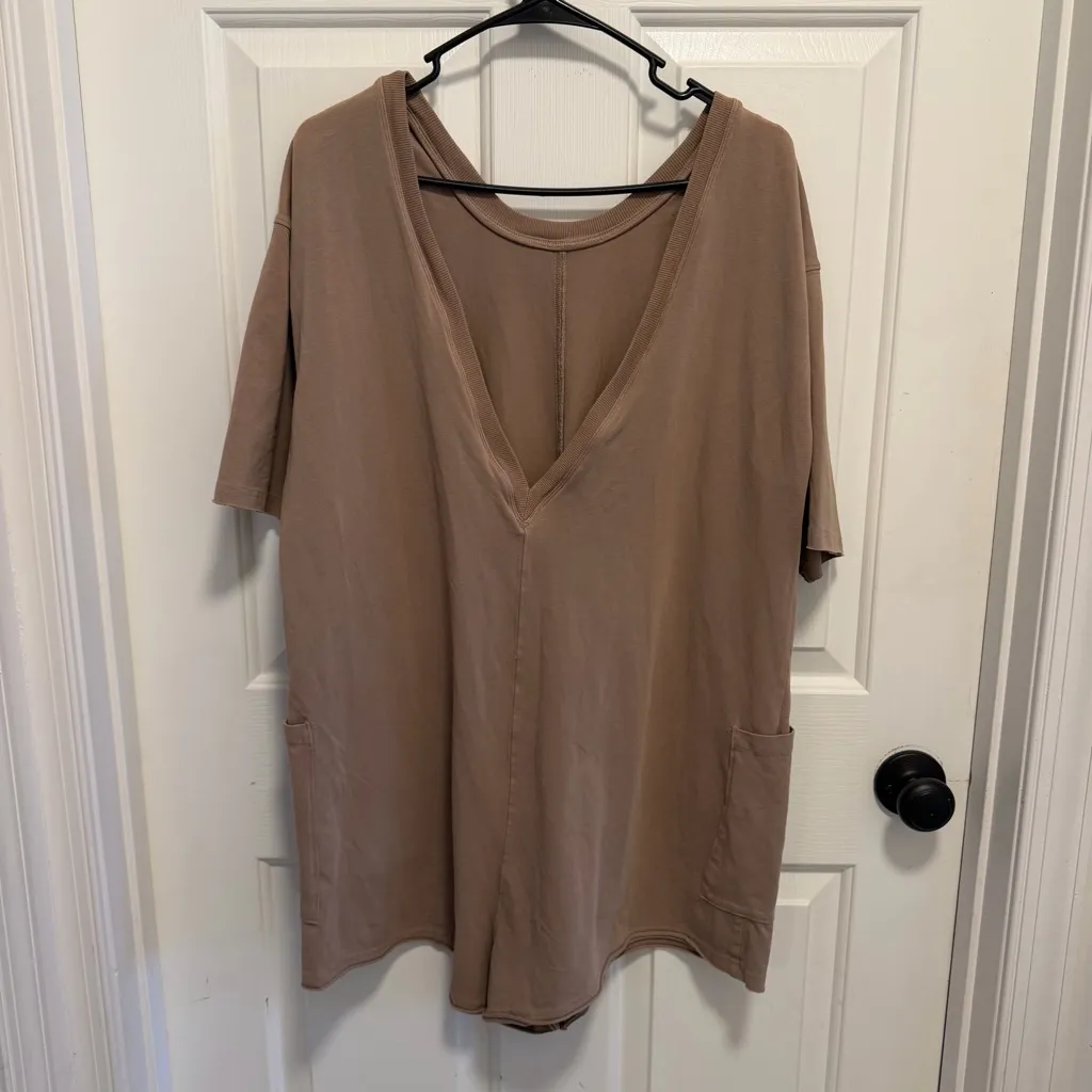 FREE PEOPLE Hot Shot Tee Romper in Mocha Latte Size Medium - Image 3