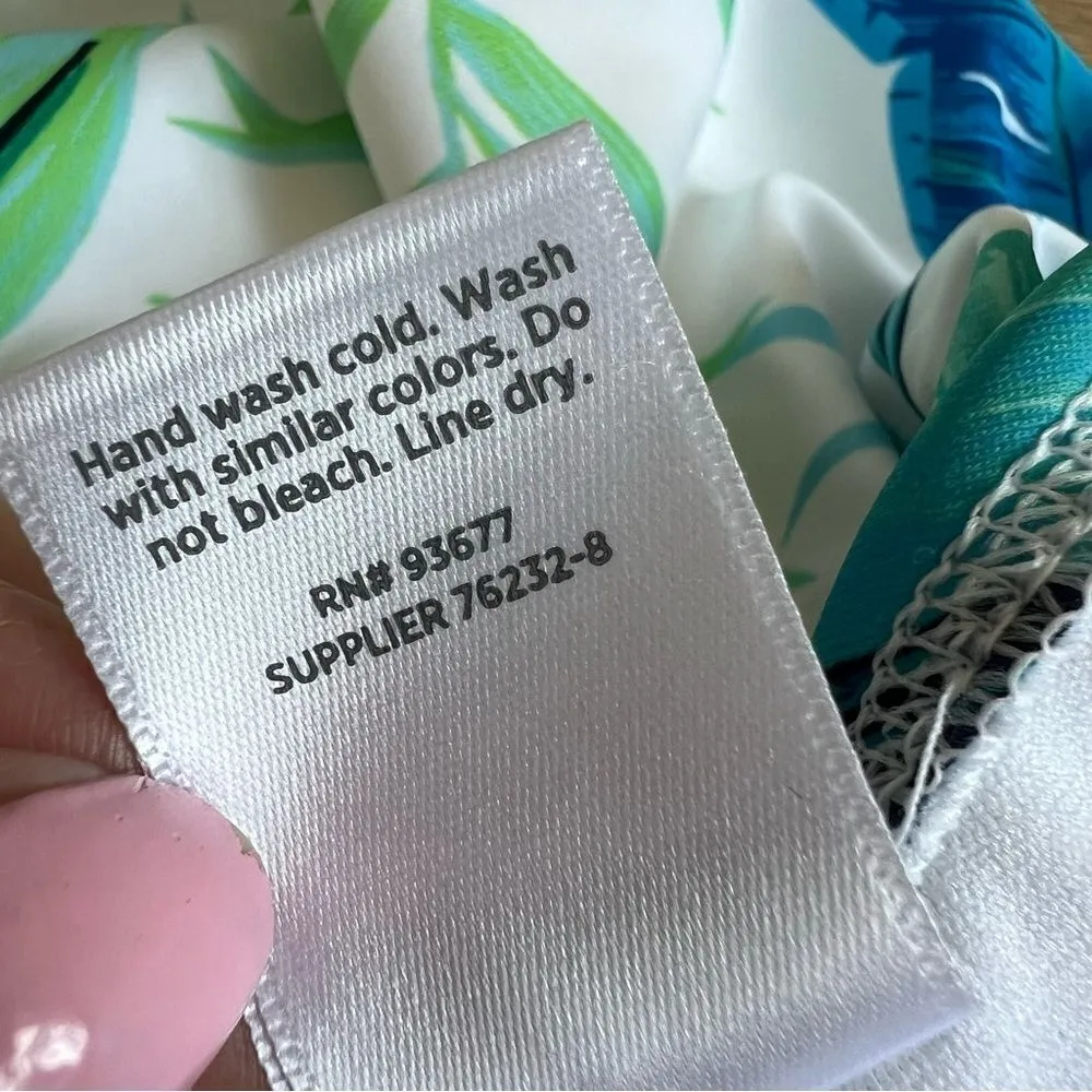 NWT Peyton and Parker One Piece Swimsuit White Blue Tropical Floral Size Small White - Image 9