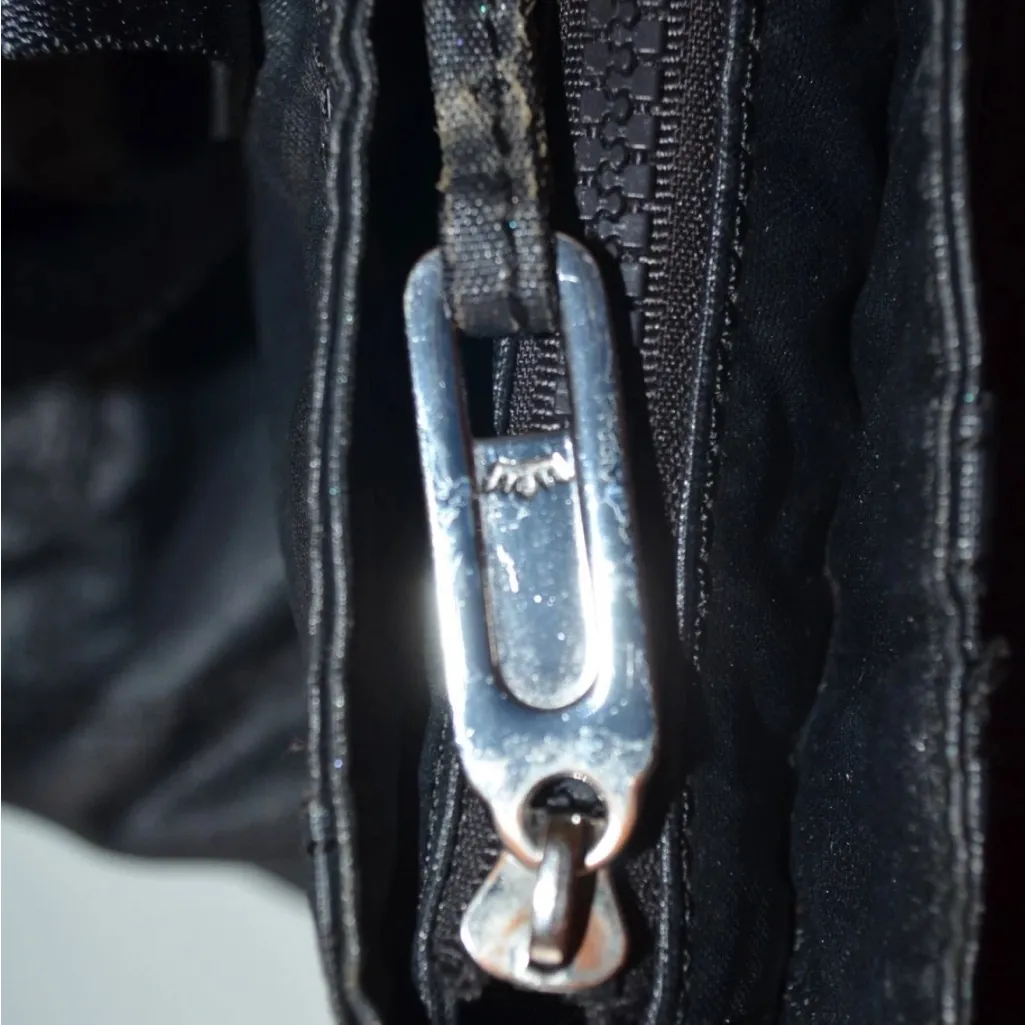 Juicy Couture Tote Bag Purse Black 100% PU Shell Rubber Pink Lips Kiss Emblem - Image 7