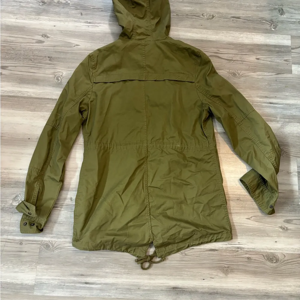 Love Tree Size Medium Olive colored lightweight jacket - Image 2