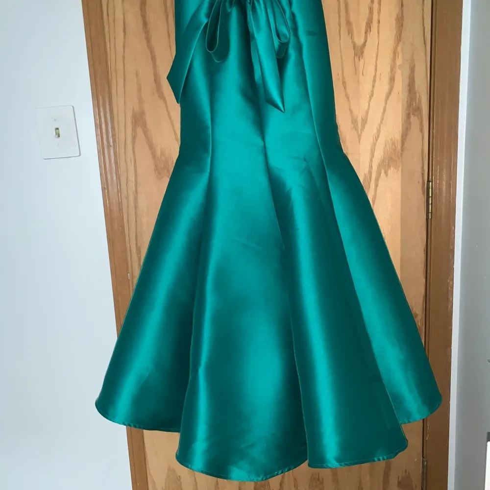 *price negotiable* Jade 2-Piece Mermaid Prom Dress - Image 4
