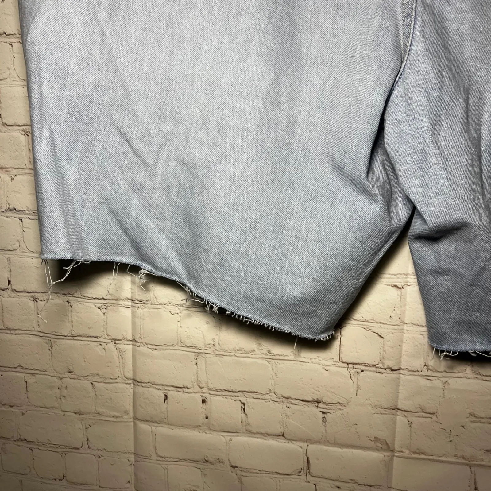 NWT Old Navy Women's Baggy Light Wash Denim Shorts Distressed Raw Hem Size 20 - Image 7