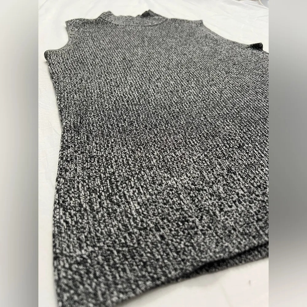 Grey & Black Sleeveless Turtleneck Knit Top - Size L - Image 3