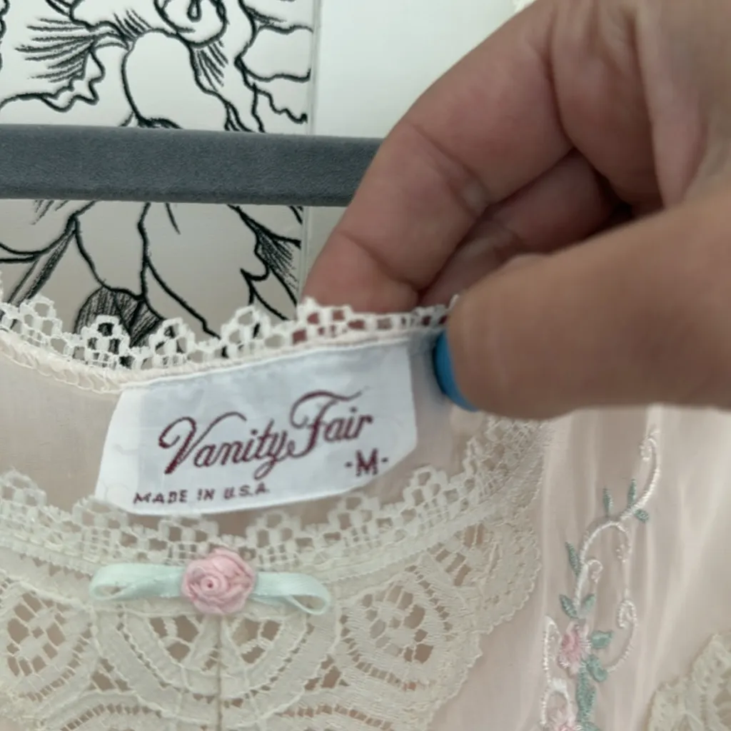 Vintage Vanity fair floral embroidered nightgown - Image 4