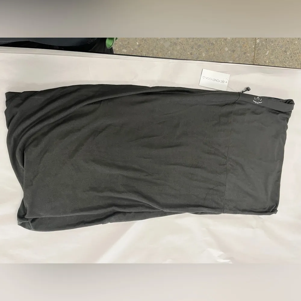 BEYOND YOGA NWT Black Pocket Infinity Soft Scarf - Image 8